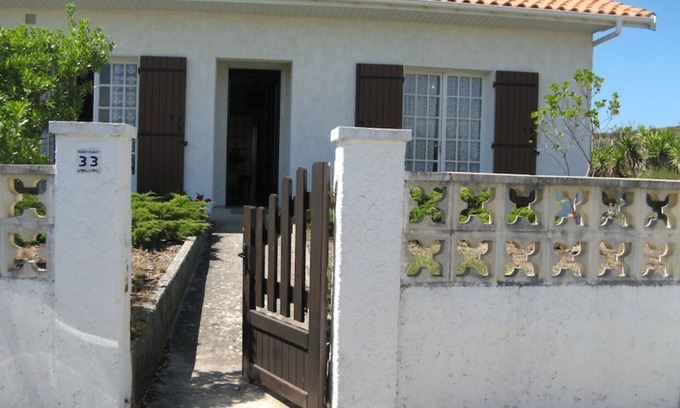 Hourtin-Plage House | Ideal Beachfront Vacation Home with Pool and Ocean Views