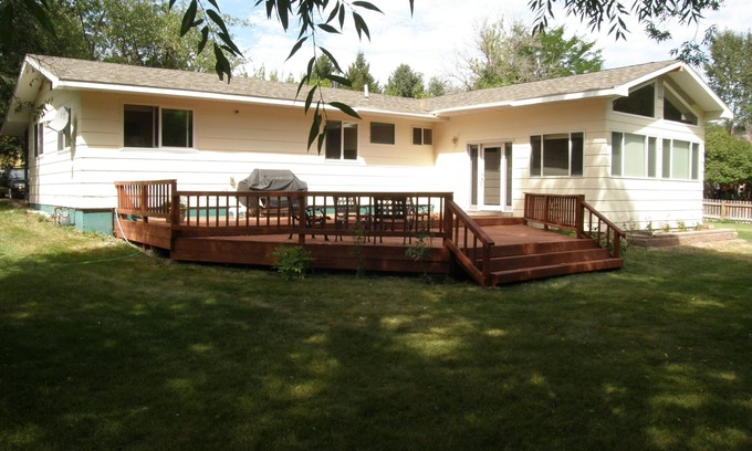 Cascade House | Cozy Riverfront Getaway: Pet-Friendly 3-Bedroom Retreat