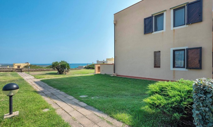 La Pelosa House | Seaside Escape at Pergola 707 with Private Terrace & A/C