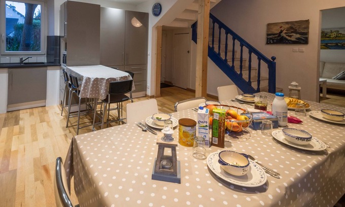 Ploudalmezeau House | Family-Friendly Vacation Home with Ocean View & Pool