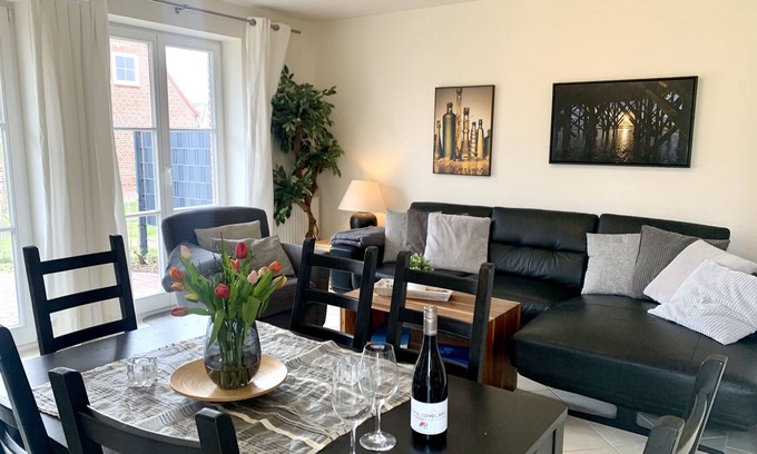 St. Peter-Ording House | Rejuvenating Retreat: RH Strandkieker Achtern with Ocean View