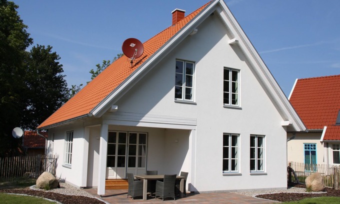 Rosenhagen House | Beachside Getaway with Sauna, Fireplace & Free WLAN