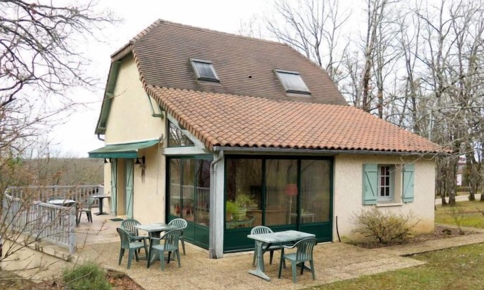 Terrasson-la-Villedieu House | Vacation home Tranche (TRS100) in Terrasson - 4 persons, 2 bedrooms