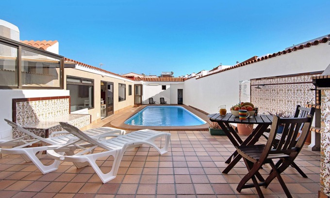 Telde House | Vacation Home "Vivienda Vacacional Casa Marina" with Private Heated Pool, 2 Terraces & Wi-Fi