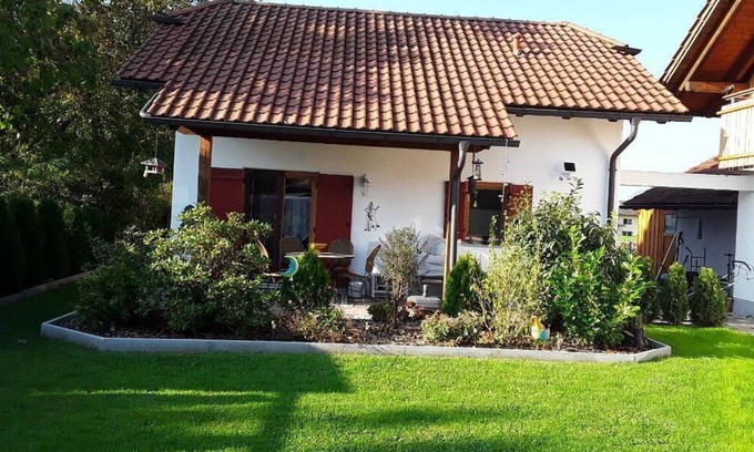 Aigen Apartment | Cozy Vacation Home with Kitchen & Breakfast Included