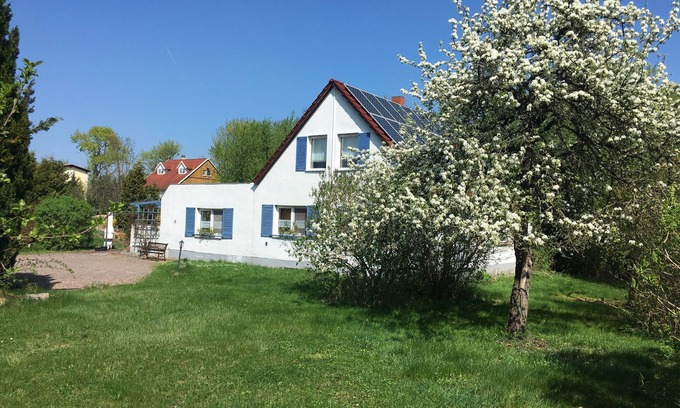 Henriettenhof House | Ideal Holiday Home for 9 with Sauna, Barbecue & Lake Access