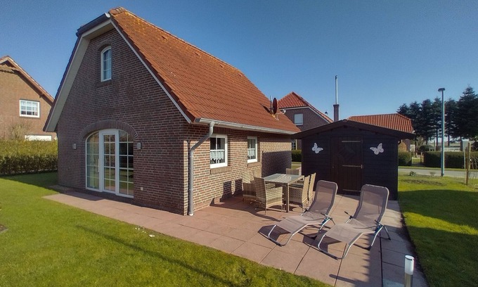 Ditzum House | Elegant Vacation Home with Ocean View and Family Amenities
