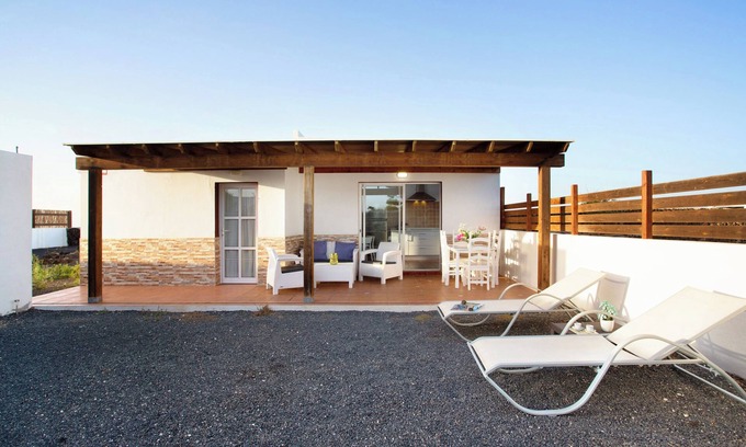 Lajares House | Relax at Casa Daniela Lajares with Private Terrace & Wi-Fi