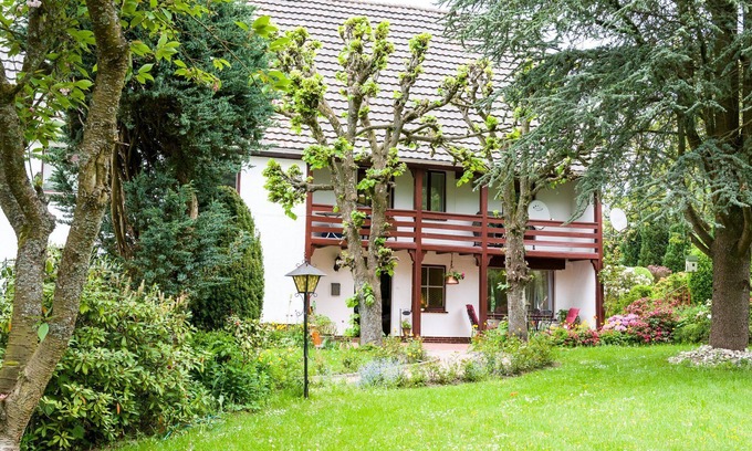 Reichshof Apartment | Charming 3-Star Apartment in Scenic Garden Retreat