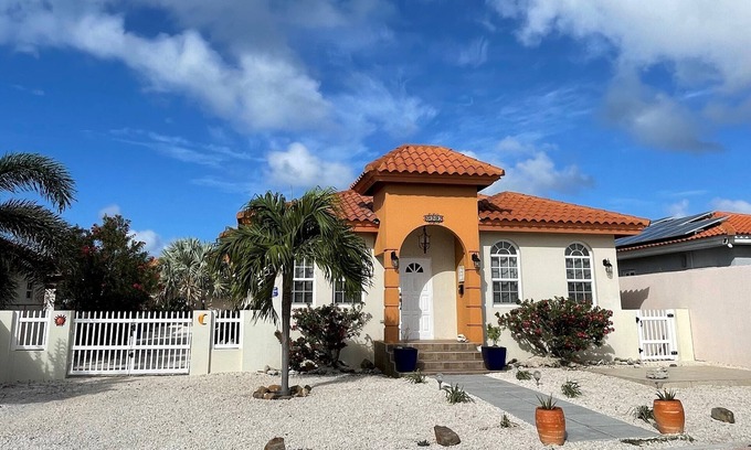 Opal House | Beach Getaway: Guest Rated 9.4 with Ocean Views & Spa