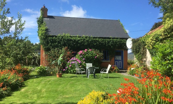 Cornamona Cottage | Idyllic Country House Retreat with Pool and Lake Views