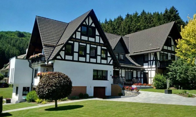Eslohe Apartment | Discover the Beauty of Sauerland: Pet-Friendly Retreat
