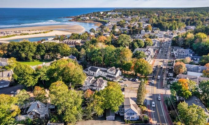 Ogunquit House | Relaxing Escape in Ogunquit with Oceanfront Views