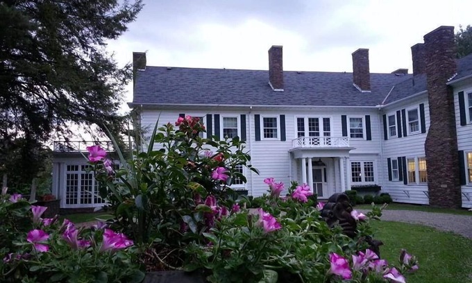 Gilbertsville House | Experience Gatsby's Grandeur on a 500-Acre Estate