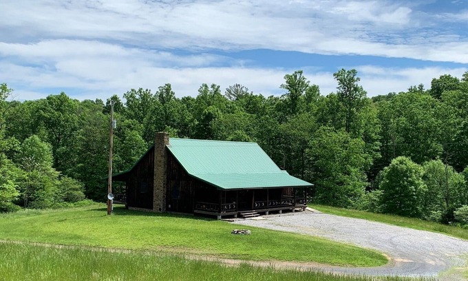 Hopewell Cabin | Top-Rated Vacation Lodge Near Raystown Lake & Bedford