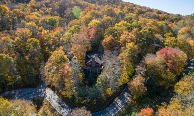 Banner Elk Cabin | Mountain Character Vacation Lodge with Pool & Spa Amenities