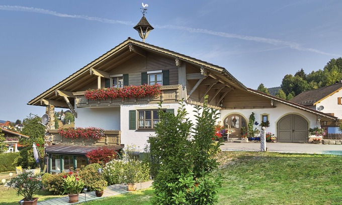 Silberberg Apartment | Sunny Side Getaway with Kitchen Amenities for Relaxing Stays