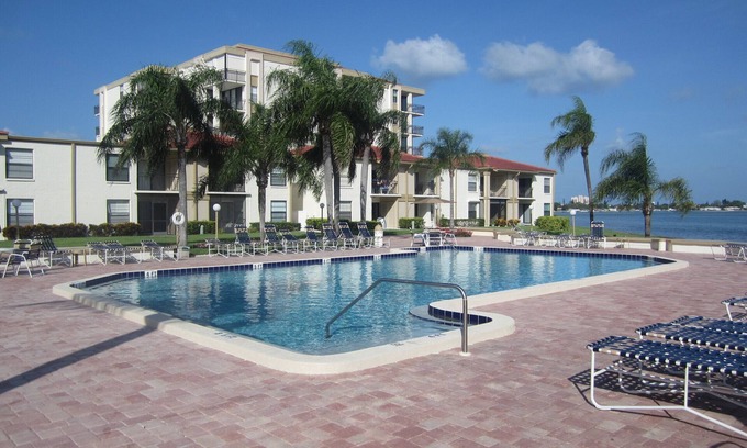 Casa del Mar Condo | Vacation Paradise: Beachfront Bliss with Spa & Ocean Views
