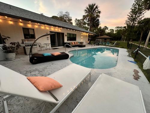Naples House | Cozy Pool Home Retreat Surrounded by Nature's Beauty