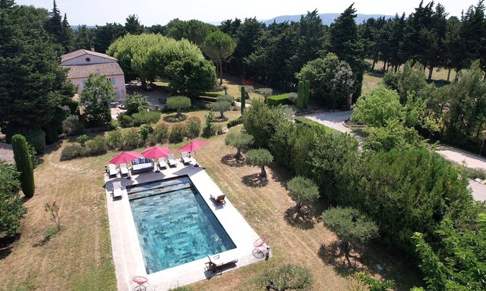 Cavaillon Villa | Charming Provençal Farmhouse Near L'Isle Sur La Sorgue