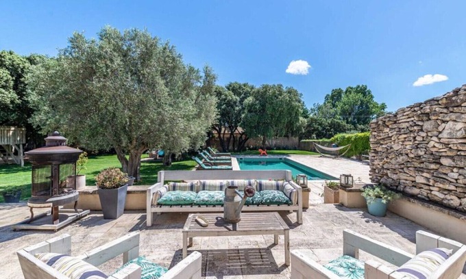 Aureille Villa | Elegant Villa with Heated Pool in Aureille - 9/10 Rated