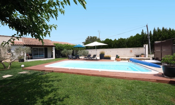 Mouries Ski Chalet | Idyllic Poolside Retreat in Mouriès, Near Les Baux