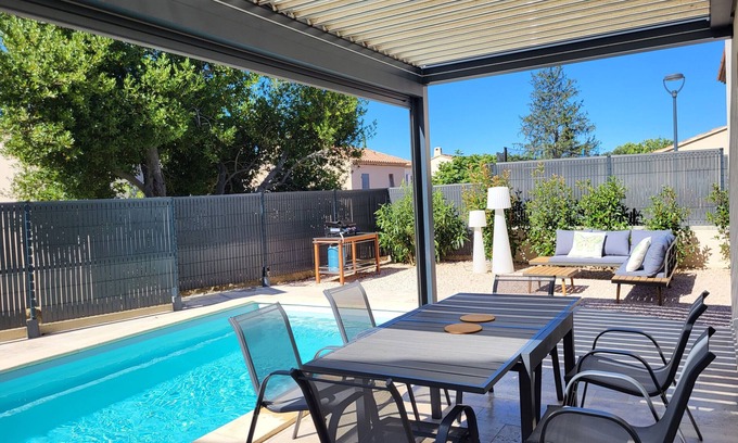 Lauris Villa | Relaxing Villa with Private Pool for 6 in Lauris