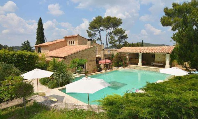 Orgon Villa | Elegant Hotel with Pool and Spa in the Beautiful Alpilles