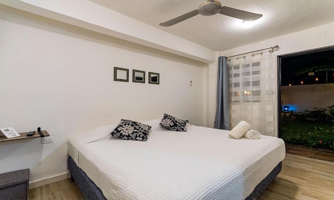 Colonia Adolfo Lopez Mateos Apartment | Oceanfront Standard Room at Casa Cocoa with Breakfast