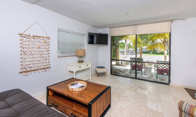 Sarasota Condo | Unwind at Lido Beach: Oceanfront Bliss Awaits You!