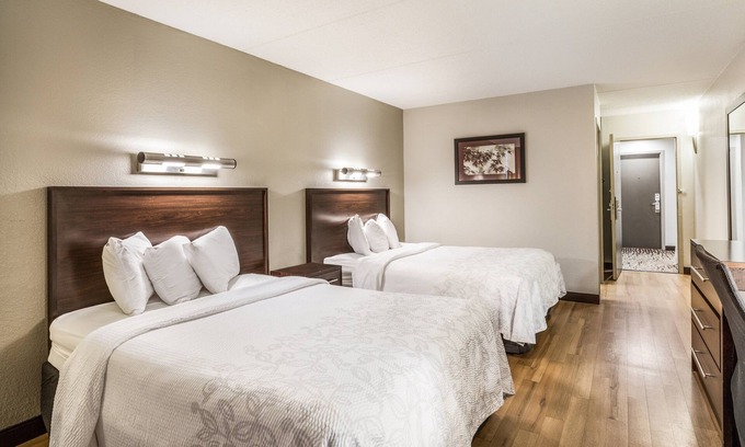 Woburn Hotel | Your Getaway Awaits: Pets Allowed & Steps to Woburn Mall!