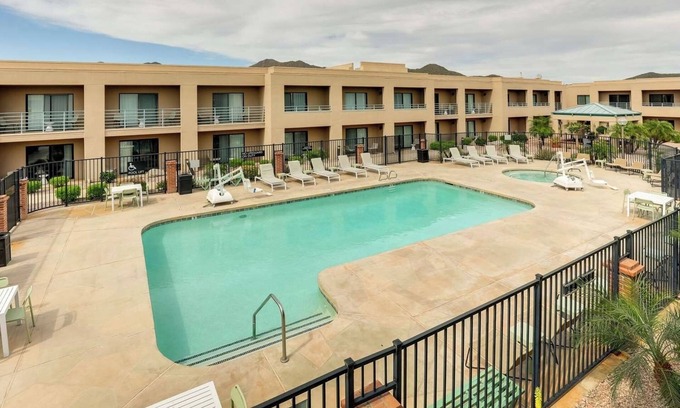 Mayo Clinic Hotel | Discover Your Getaway: Pet-Friendly Units Near Dog Park
