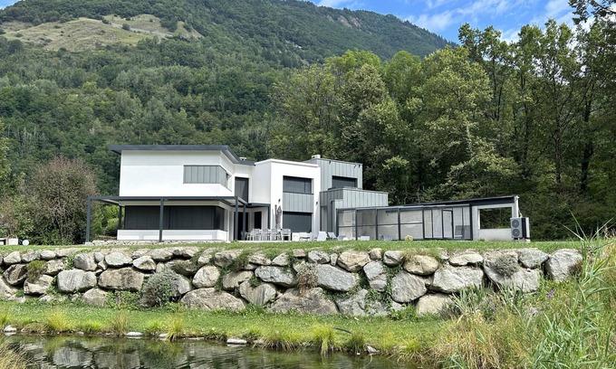 Notre-Dame-du-Cruet Villa | Cozy Villa Retreat in the Heart of the Alps with Pool