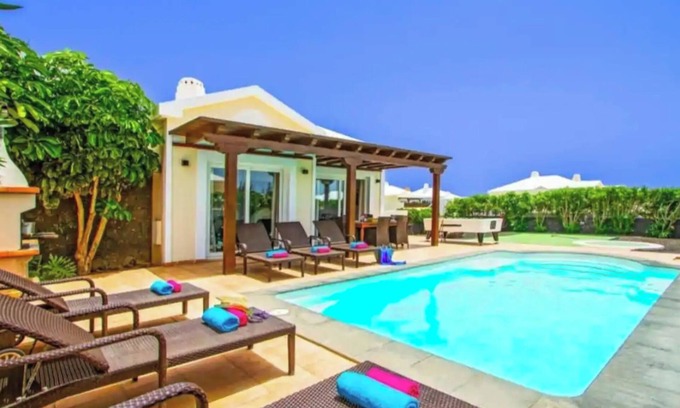 Playa Blanca Villa | Elegant Vacation Villa 'Mar' with Private Pool & Ocean View
