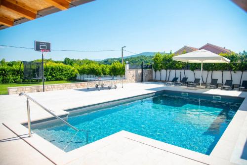 Citluk Villa | Beautiful 7-Bedroom Villa Matic with Pool & Breakfast