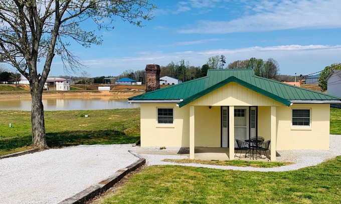 Monticello House | Pet-Friendly Getaway at Conley Bottom - Guest Rated 10/10
