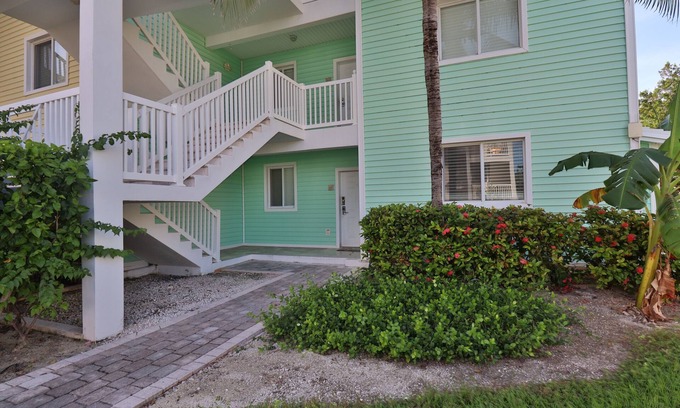 Alice Town Condo | Experience Oceanfront Bliss in Our Ideal Condo Retreat