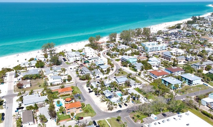 Holmes Beach Villa | Experience Beachside Bliss: Rated 9.6 with Ocean View!