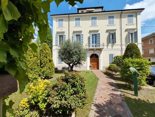 Buon Pastore-Sant'Agnese-San Damaso Apartment | Inviting Vaciglio Suite: Family-Friendly Comfort Awaits