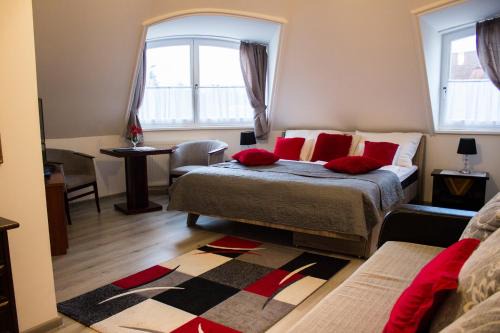 Szombathely Hotel | Cozy Vadász Panzió with Pet-Friendly Dining Options