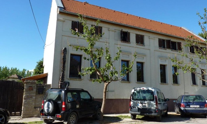 Alsonyek Bed & Breakfast | Discover Vadászkürt Vendégfogadó: Pet-Friendly Retreat