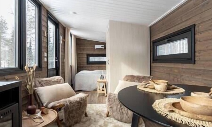Kolari House | Cozy Fireplaces and Ski Access at Vadelmasauna
