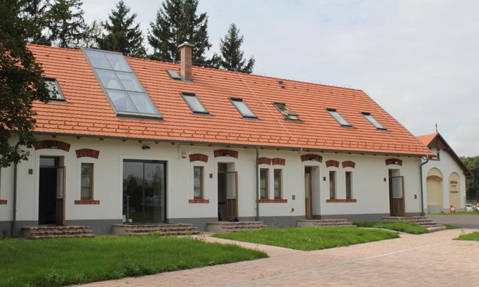 Sarvar Hotel | Experience Comfort at Vadkert Major: Guest Rated 9/10