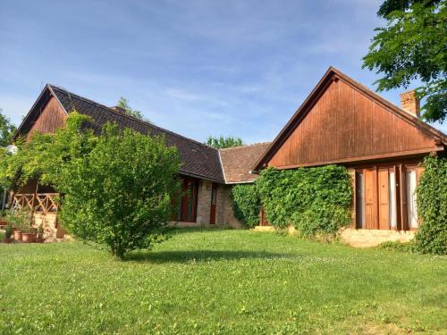 Ispank House | Vadszőlős Porta: Family-Friendly Retreat with Kitchen Access