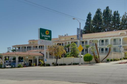 Central San Pedro Hotel | Family-Friendly Vagabond Inn San Pedro with Pool Access