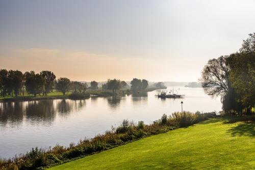 Broekhuizen Apartment | Experience Relaxation at Vakantie aan de Maas, 4-Star Hotel