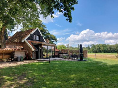 Haaksbergen House | Relaxing Retreat at Vakantiehuis de Bakspieker with Hot Tub