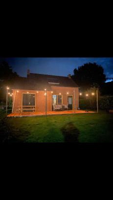 Ewijk House | Pet-Friendly Vakantiehuis de Bruyn with Oceanfront Views