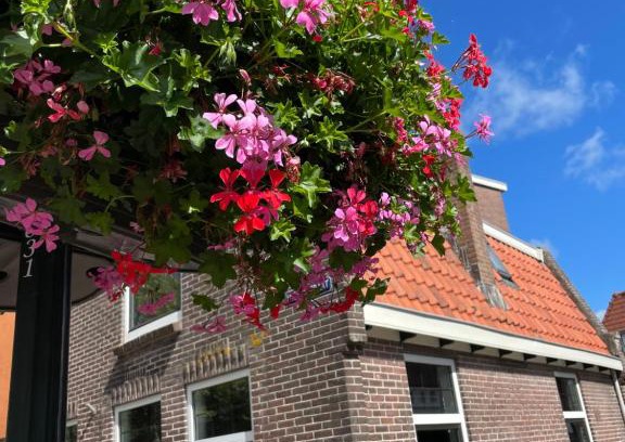 Medemblik House | Cozy Retreat in the Heart of Medemblik with Ocean View
