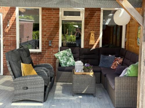 Enschede House | Idyllic Vakantiehuis Klaartje Kip: Wheelchair Accessible Retreat
